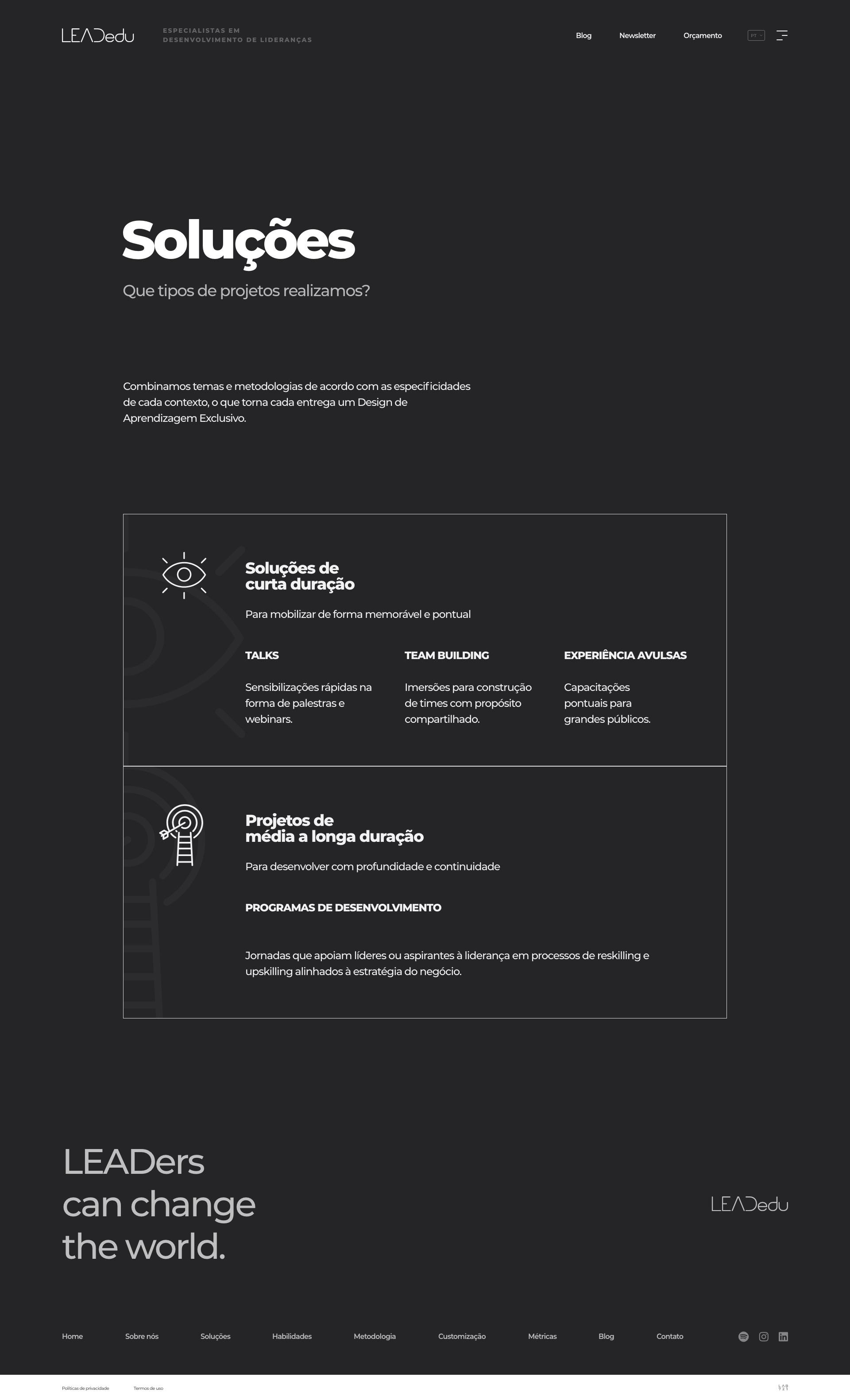 Página Soluções em fundo escuro: formatos de curta duração (palestras, team building, experiências avulsas) e programas de desenvolvimento mais longos, fechando em LEADers can change the world