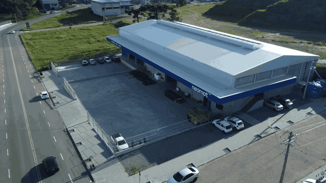Aerial footage of the Neomot factory in Caxias do Sul: the blue-and-white building used in the smart-buildings section